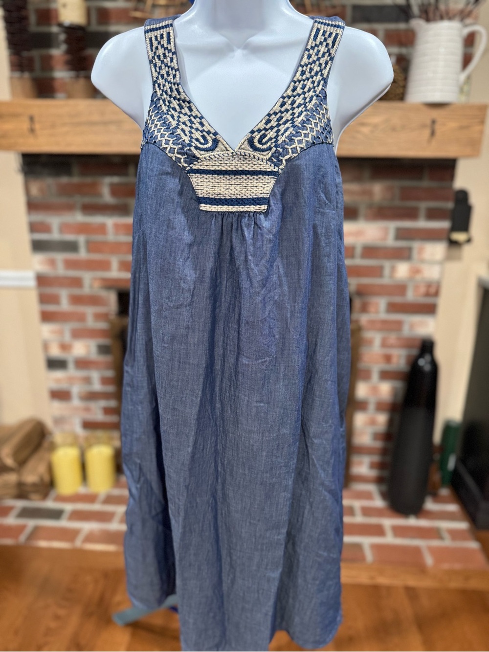 Old Navy Women’s Blue Chambray Dress with Cream Crochet Trim Size Medium